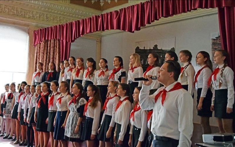 Школьный хор на 120-летнем юбилее школы